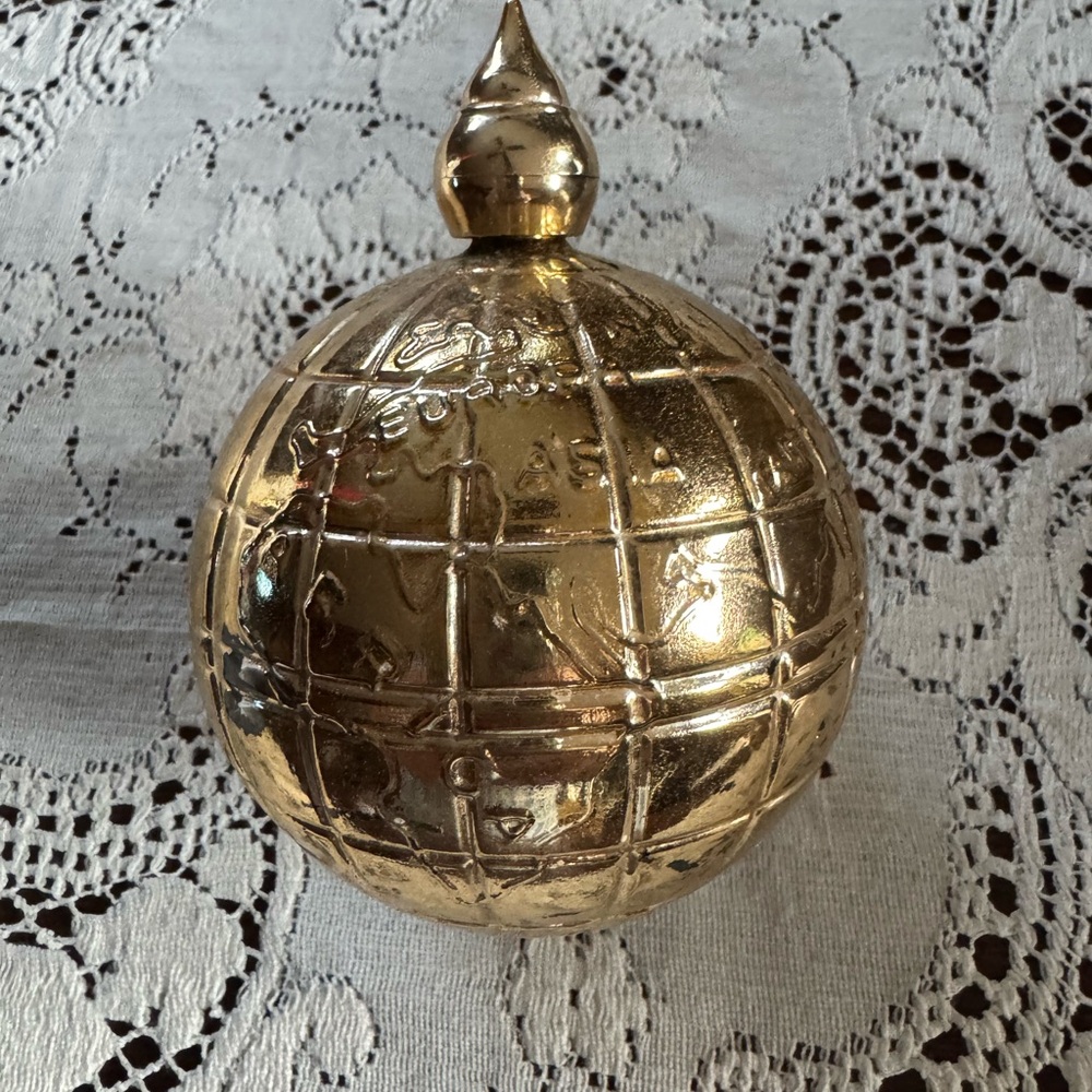 Avon Vintage A Man's World Tribute Windjammer After Shave World Globe